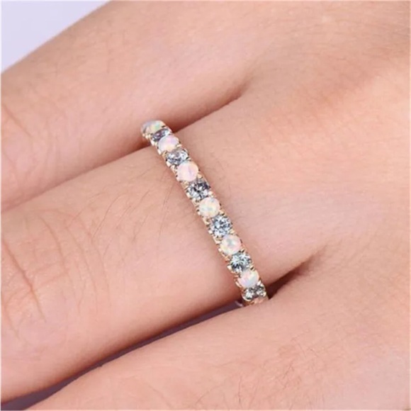 Simple Rose Gold Small Round White Crystal Ring Wedding Jewelry Size 6 - Picture 3 of 7
